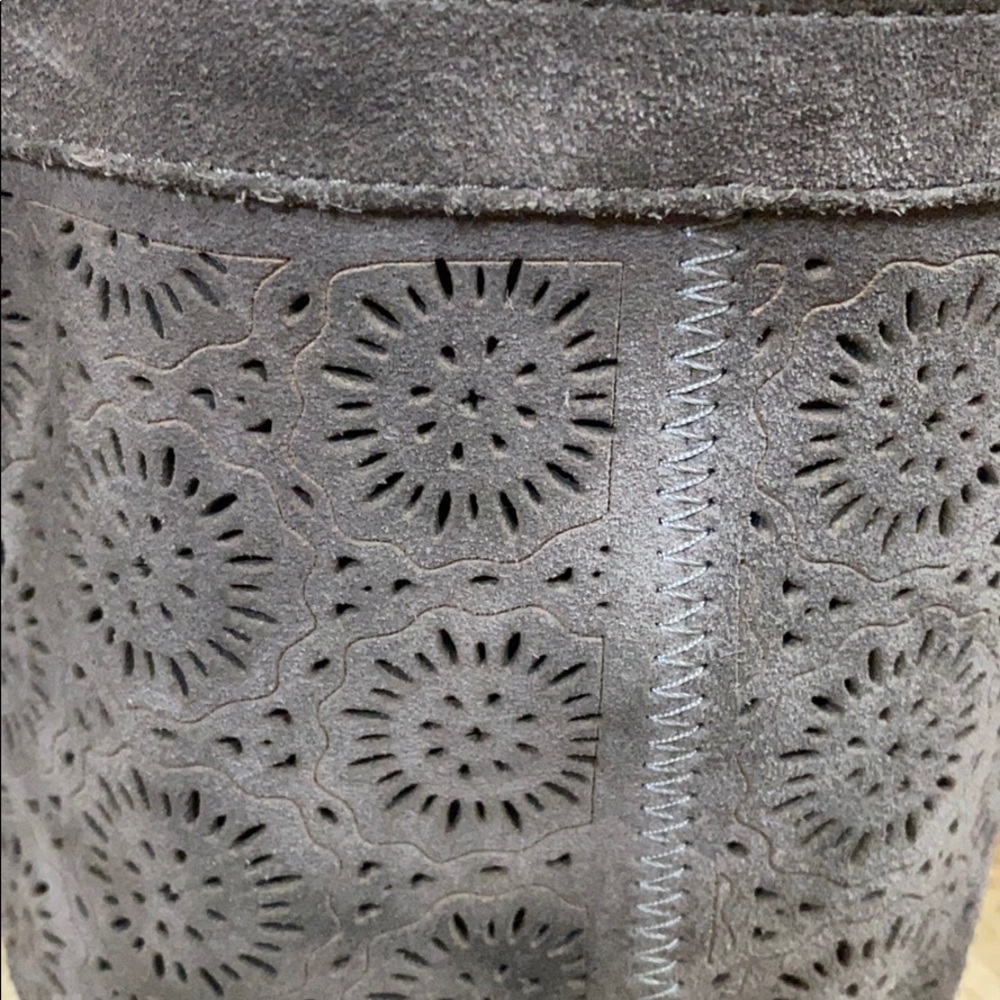 ugg designed boot - Picture 2 of 2